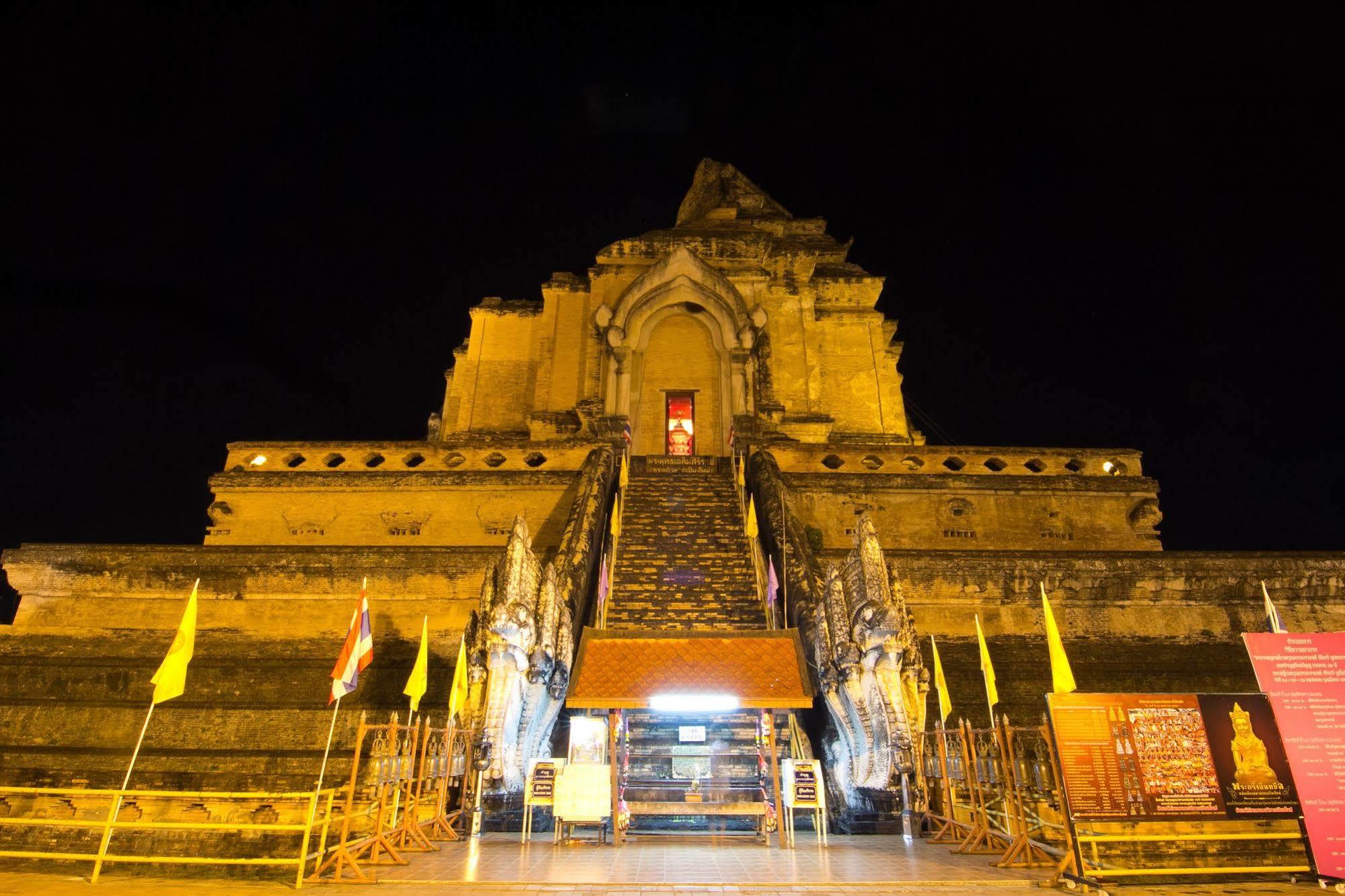 Phoothawee House Hotel Chiang Mai Bagian luar foto