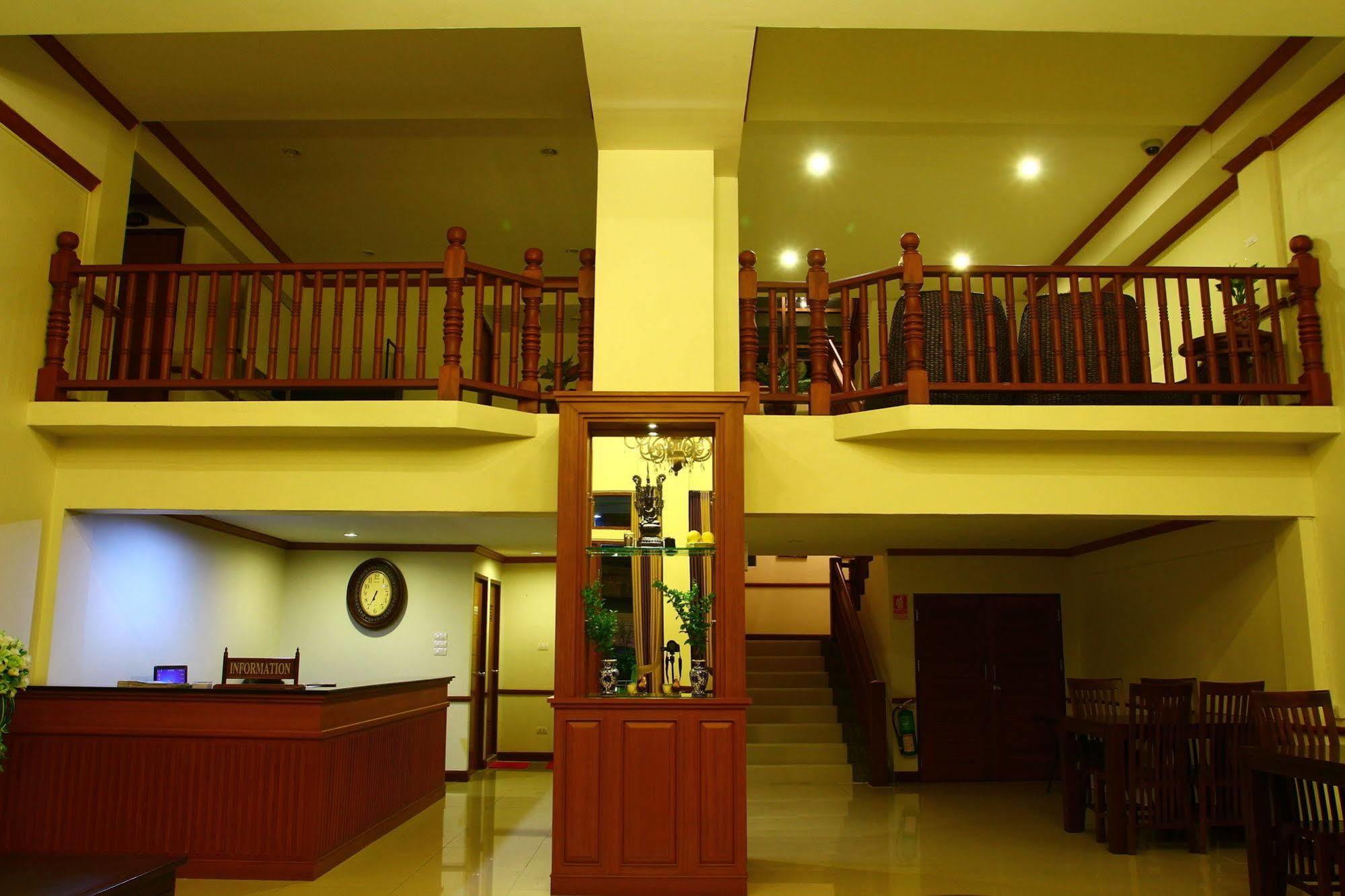 Phoothawee House Hotel Chiang Mai Bagian luar foto