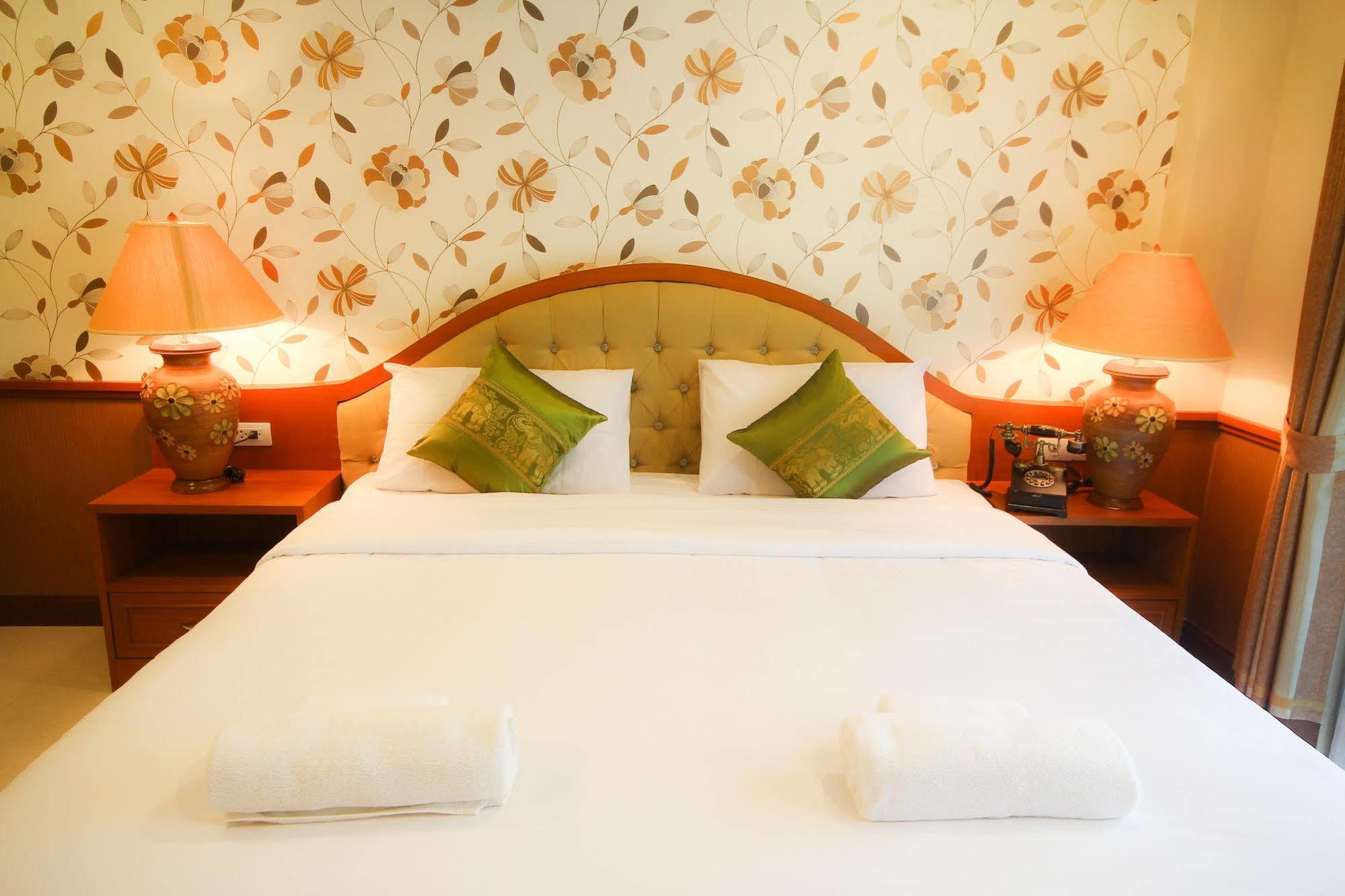 Phoothawee House Hotel Chiang Mai Bagian luar foto