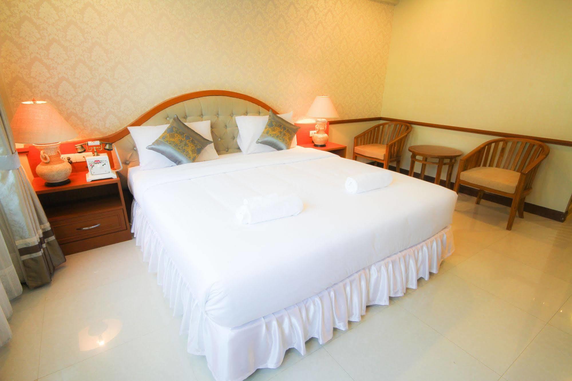 Phoothawee House Hotel Chiang Mai Bagian luar foto